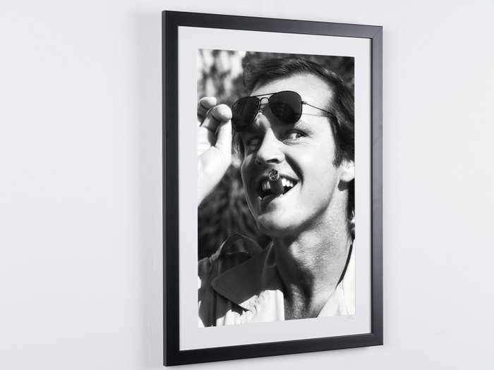 Jack Nicholson - Iconic Devilish Smile with Cigar - Fine Art Photography - Luxury Wooden Framed 70X50 cm - Limited Edition Nr 01 of 50 - Serial ID 15623 - Original Certificate (COA), Hologram Logo Editor and QR Code - 100% New items.