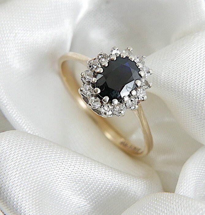 Ingen mindstepris - Ring - 9 kt. Gulguld Safir - Diamant