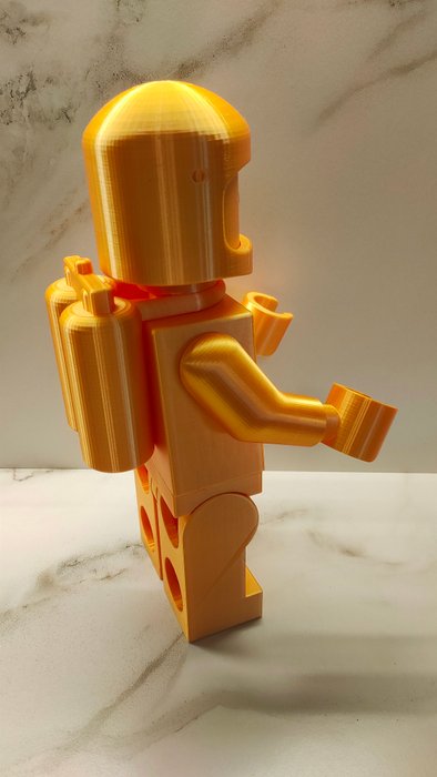 Handmade item - Handmade item Mega Figure LEGO Space Classic Gold Spaceman - Italien