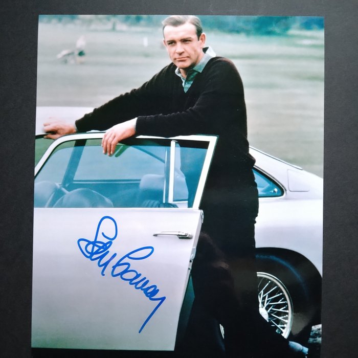 James Bond 007: Goldfinger - Sean Connery (+) with his Aston Martin DB5 - Autograph, Photo with COA