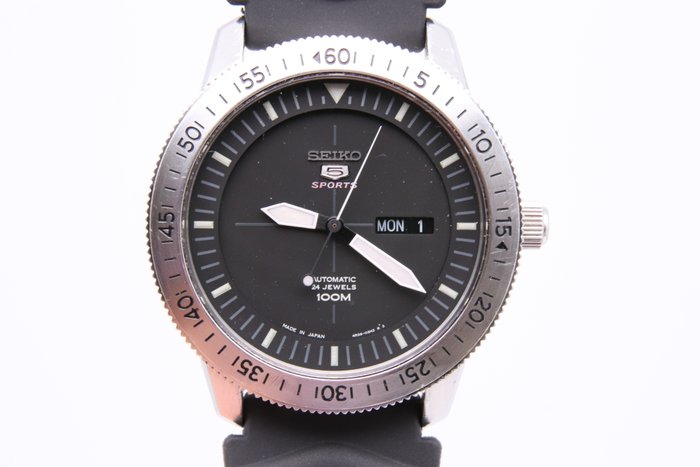 Seiko - Seiko 5 - Ingen mindstepris - SRP563J1 | 4R36-03M0 - Mænd - 2011-nu