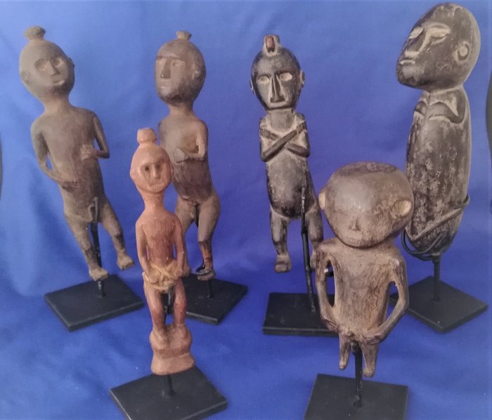 6 figurer, der repræsenterer forfædre - suku sumba - Indonesien