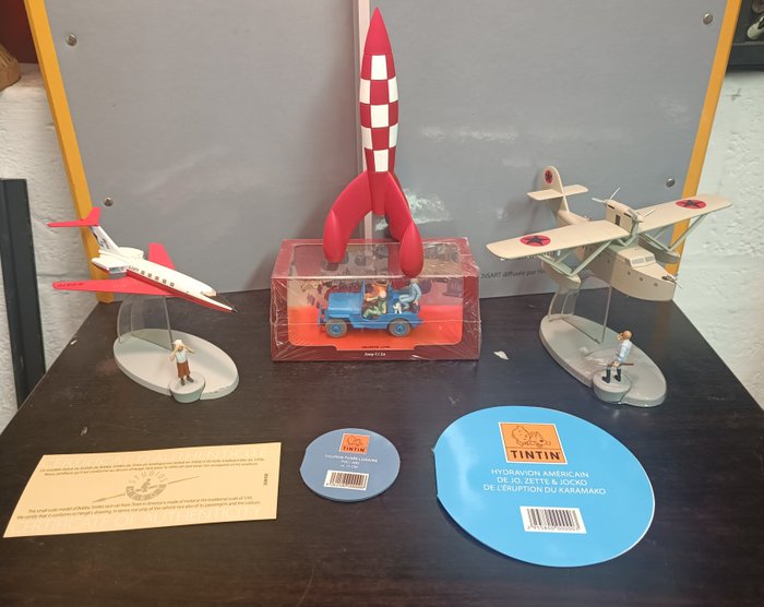 Tintin -1 Ensemble de 4 figurines - Fusée 17cm + 1 avion  + 1 auto 1/43 + 1 hydravion Figurine - 1994