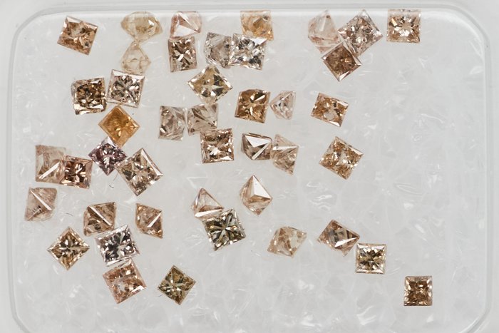 Ingen mindstepris - 43 pcs Diamant  (Naturfarvet)  - 104 ct Blandet brun - I3 SI1 - Gem Report Antwerp (GRA)