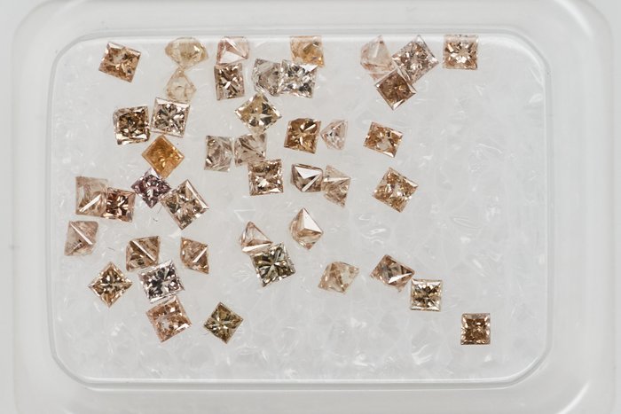 Ingen mindstepris - 43 pcs Diamant  (Naturfarvet)  - 104 ct Blandet brun - I3 SI1 - Gem Report Antwerp (GRA)