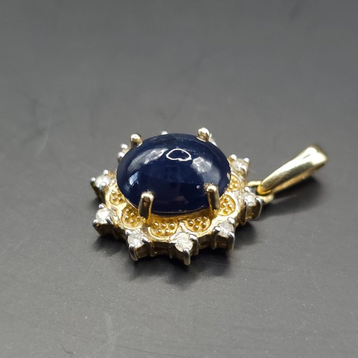 Ingen mindstepris - Vedhæng - 9 kt. Gulguld -  3.10ct. tw. Safir - Diamant - Bryllup Brude Drop