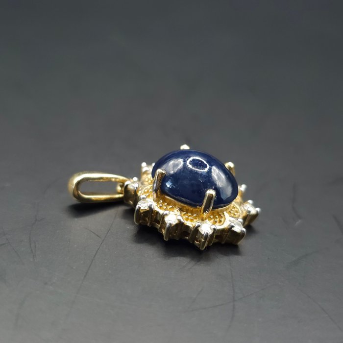 Ingen mindstepris - Vedhæng - 9 kt. Gulguld -  3.10ct. tw. Safir - Diamant - Bryllup Brude Drop