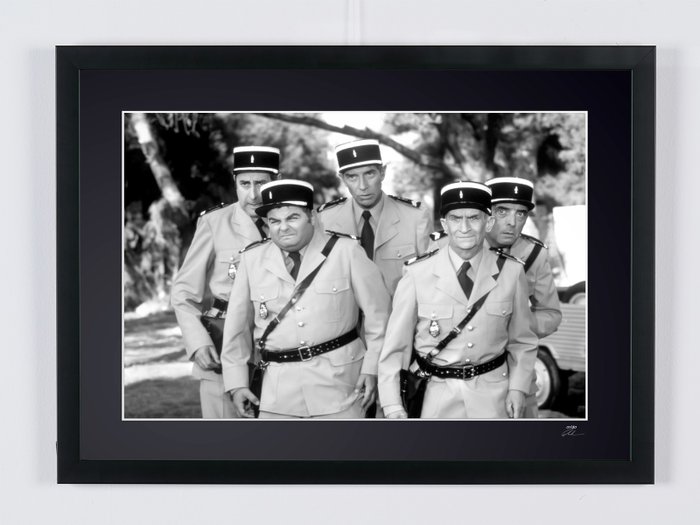 Le Gendarme et les Extraterrestres 1979 - Louis de Funes as " chef Ludovic Cruchot" - 30379 Art Photography - Luxury Wooden Framed 70X50 cm - Limited Edition Nr 02 of 30 - Serial ID - Original Certificate (COA), Hologram Logo Editor and QR Code - 100% New items.