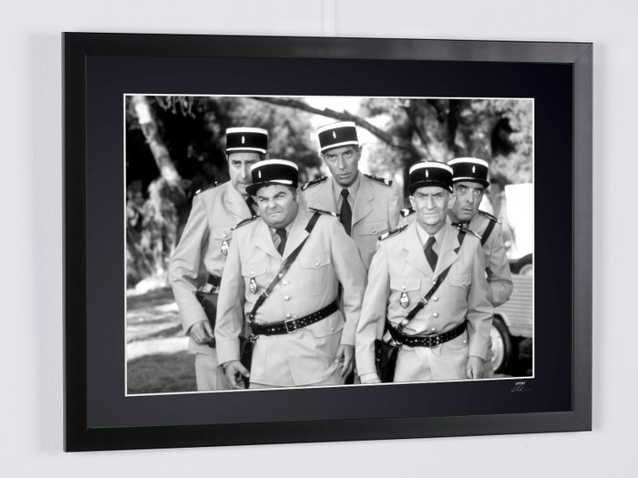 Le Gendarme et les Extraterrestres 1979 - Louis de Funes as " chef Ludovic Cruchot" - 30379 Art Photography - Luxury Wooden Framed 70X50 cm - Limited Edition Nr 02 of 30 - Serial ID - Original Certificate (COA), Hologram Logo Editor and QR Code - 100% New items.