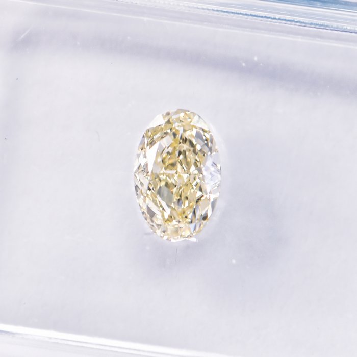 Ingen mindstepris - 1 pcs Diamant  (Naturfarvet)  - 0.50 ct - Oval - Fancy light Gul - VVS2 - International Gemological Institute (IGI)