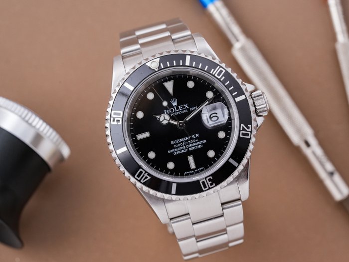 Rolex - Submariner Date - Ingen mindstepris - 16610T - Mænd - 2000-2010