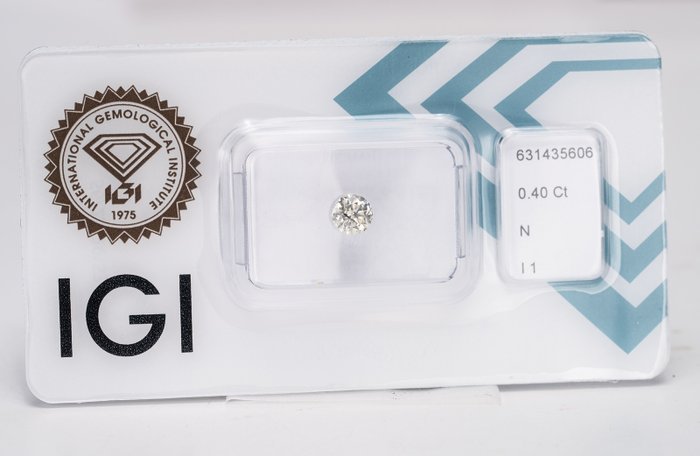 Ingen mindstepris - 1 pcs Diamant  (Natur)  - 0.40 ct - Rund - N (tonet) - I1 - International Gemological Institute (IGI) - Meget lys gul