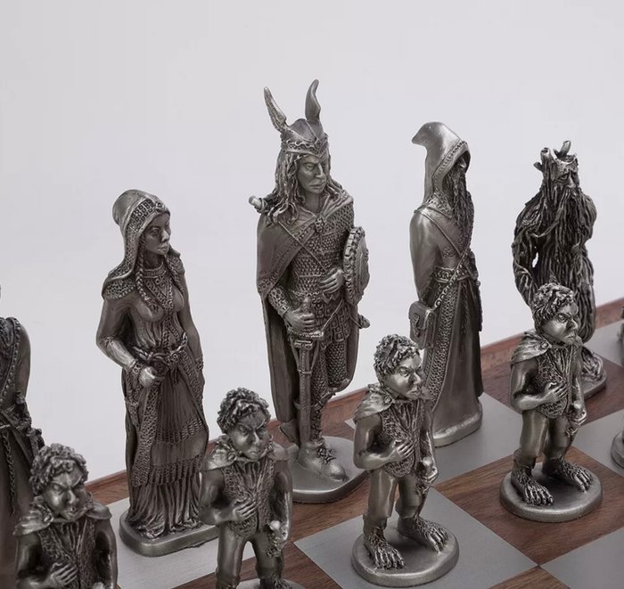 Lord of the Rings - Royal Selangor Collectors edition chess set new