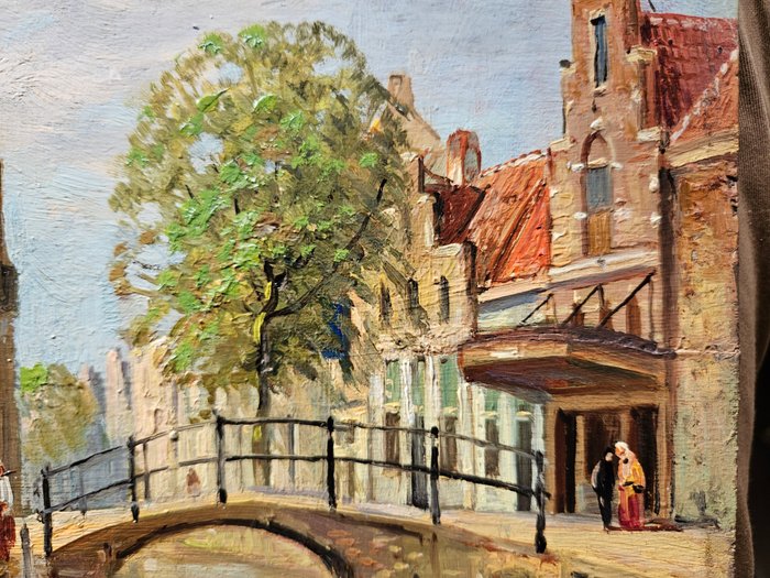 Hollandse school (XX) Naar P.G.Vertin, After - Hollands zomers stadsgezicht met gracht, boogbrug, huisjes en veel figuren