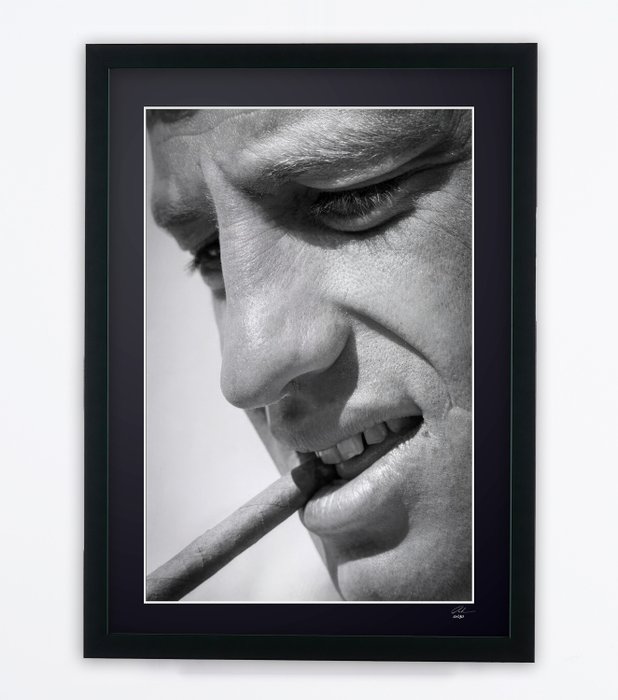 Jean-Paul Belmondo  - 1966 - Fine Art Photography - Luxury Wooden Framed 70X50 cm - Limited Edition Nr 01 of 30 - Serial ID 17208 - Original Certificate (COA), Hologram Logo Editor and QR Code - 100% New items.