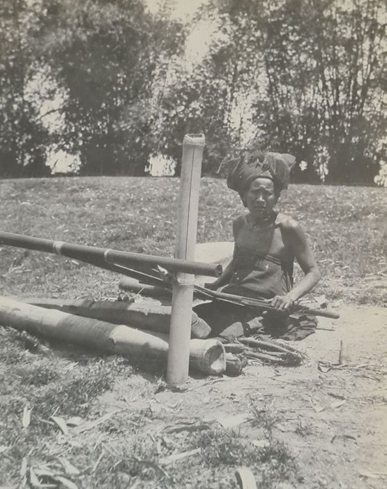 Onbekend - Fotoalbum met 162 foto's een reis naar en in Nederlands-Indië o.a vaccinaties, uitbetaling lonen - 1910