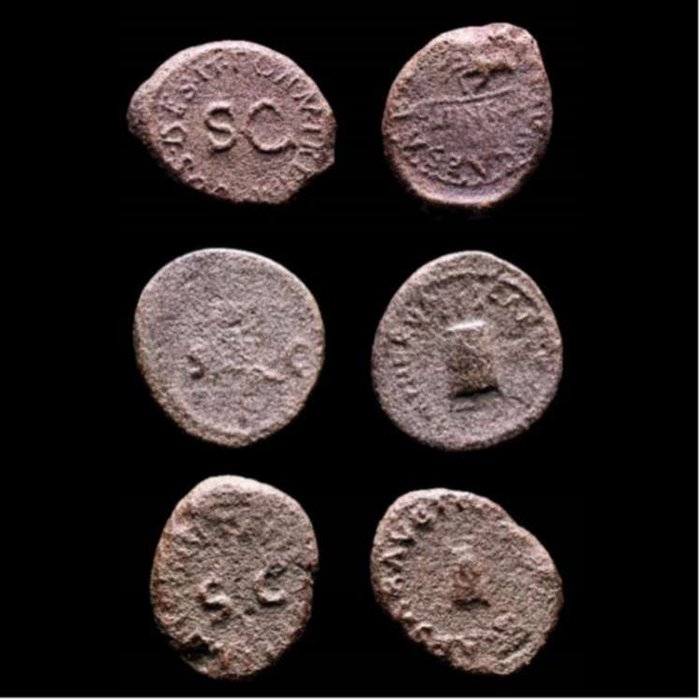 Romarriket. Lot comprising three (3) Imperial coins. Quadrans Claudius I. Modius  Scales  (Ingen mindstepris)