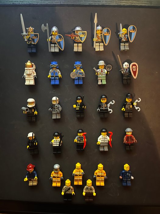 Lego - Lotto di 27 Minifigures Lego