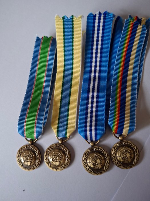 Holland - Militærmedalje - Militære medaljer miniature og diverse militære emblemer