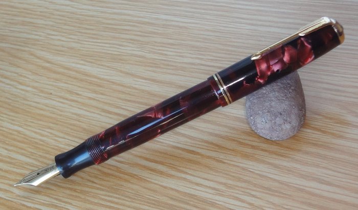 Parker - Vacumatic (first generation) Burgundy marbled GT, 14K gold nib "F" - Fyldepen