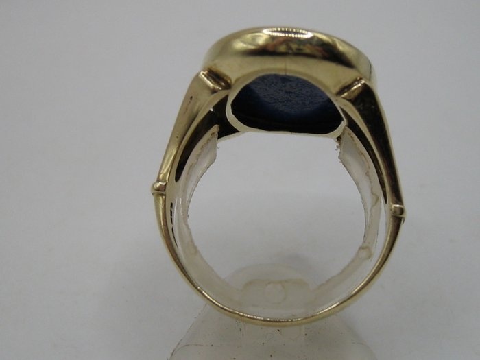 Ring - 14 karat Gulguld, Mænds signetring oval lapis lazuli stor tung. Mesterens mærke