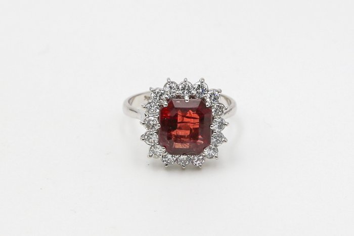 Ring - 18 kraat Hvidguld Rubin - Diamant