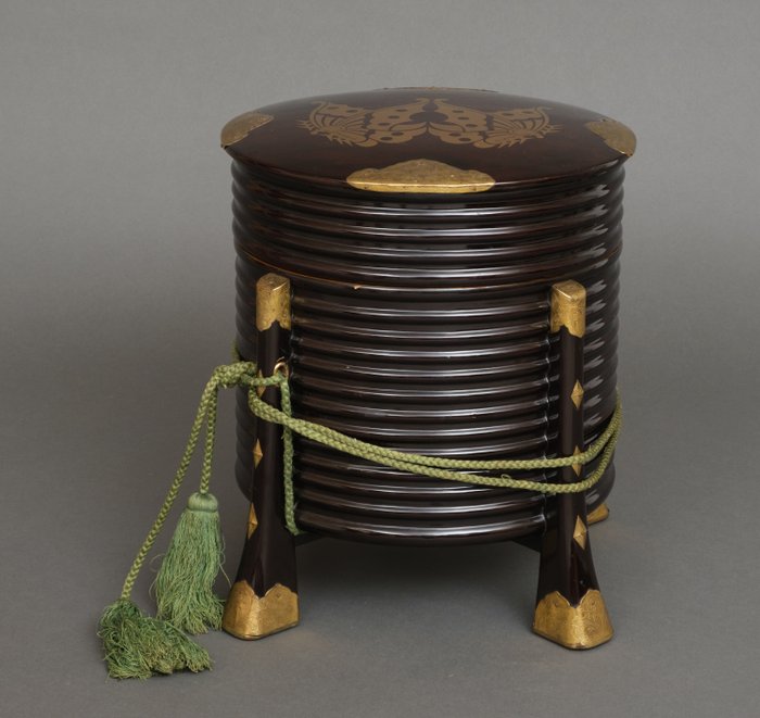 Hokai 行器 (overdækkede bærbare fødevarebeholdere) - Forgyldt metal, lak, træ - Japan - 1800-tallet (sen Edo-periode/tidlig Meiji-periode)