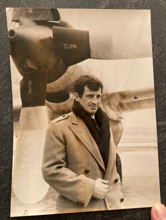 Europa Press - Jean Paul BELMONDO - 2 vintage photos candid in Madrid, 1964  " A Escape Libre "