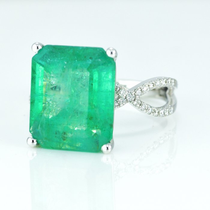 Ring - 14 karat Hvidguld -  7.50ct. tw. Smaragd - Diamant - Emerald Statement Ring