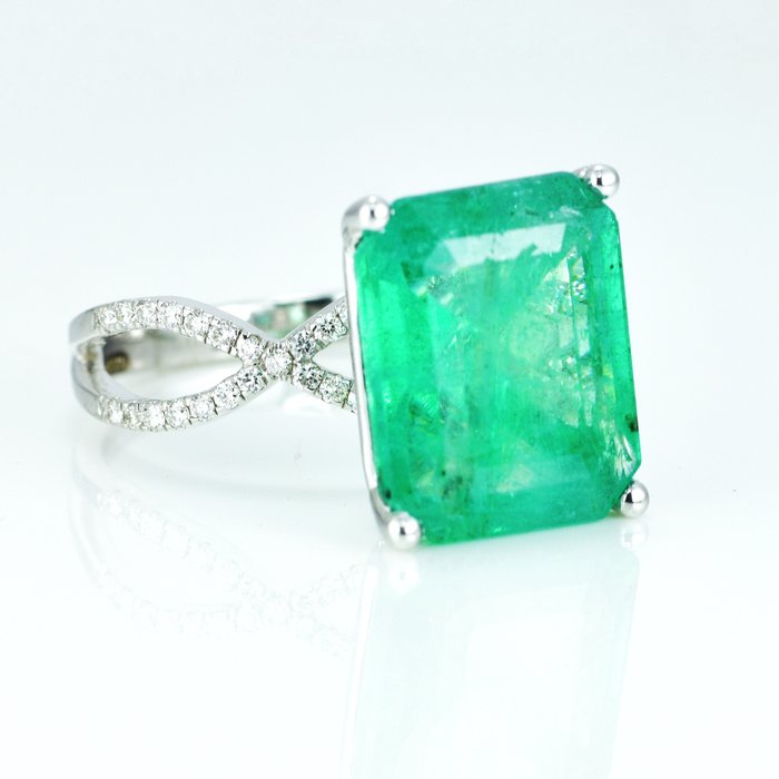 Ring - 14 karat Hvidguld -  7.50ct. tw. Smaragd - Diamant - Emerald Statement Ring