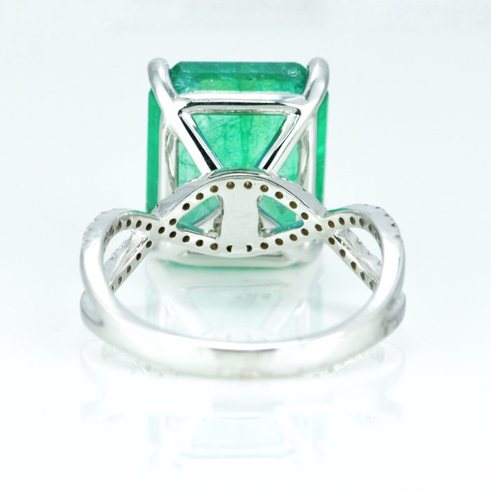 Ring - 14 karat Hvidguld -  7.50ct. tw. Smaragd - Diamant - Emerald Statement Ring