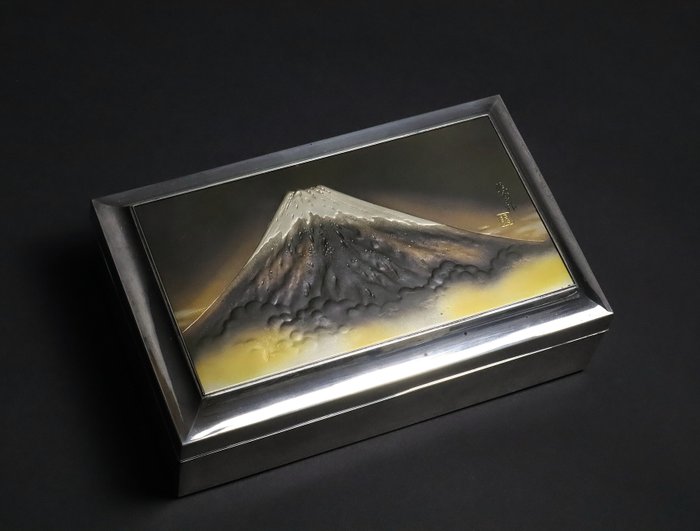 Mt. Fuji Design Silver Jewelry Box 銀製 宝石箱 by Kobayashi Shoun 小林照雲 from Shobido 尚美堂 - Boks - Sølv