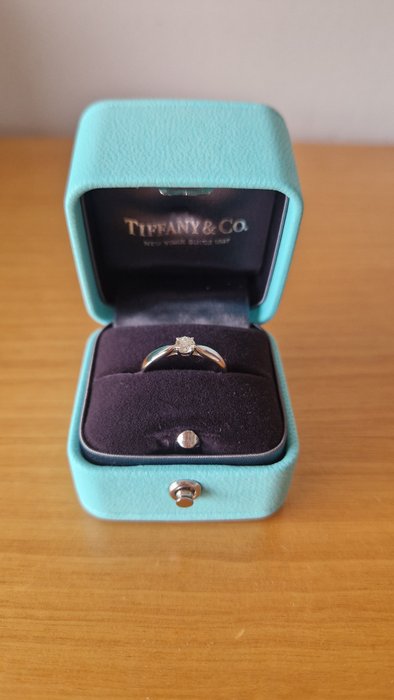 Tiffany  Co. - Forlovelsesring - Tiffany Harmony Platin -  0.24ct. tw. Diamant (Natur)  - Solitaire Tiffany Ring