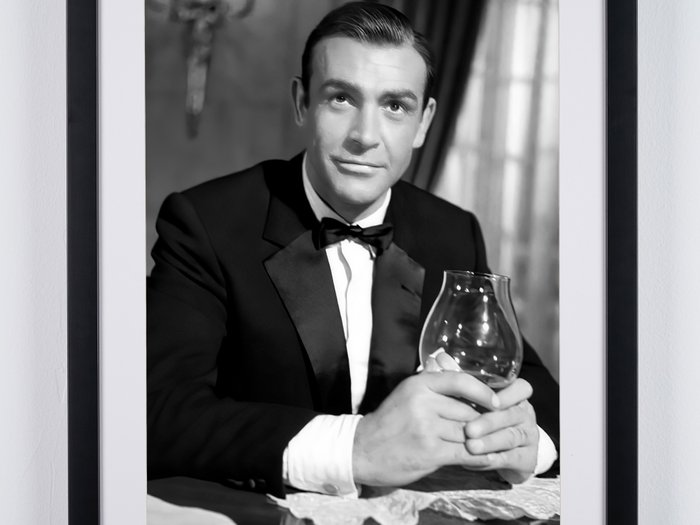 James Bond 007: Dr. No, Sean Connery as 007 - Fine Art Photography - Luxury Wooden Framed 70X50 cm - Limited Edition Nr 06 of 30 - Serial ID 20052 - Original Certificate (COA), Hologram Logo Editor and QR Code - 100% New items.