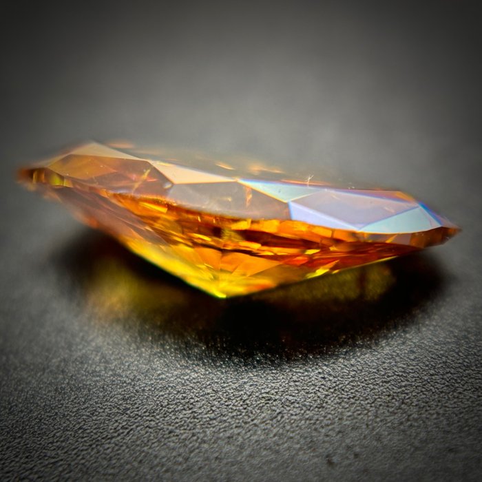 1 pcs Diamant  (Naturfarvet)  - 0.50 ct - Marquise - Fancy vivid Gullig Orange - I1 - Antwerp Laboratory for Gemstone Testing (ALGT)