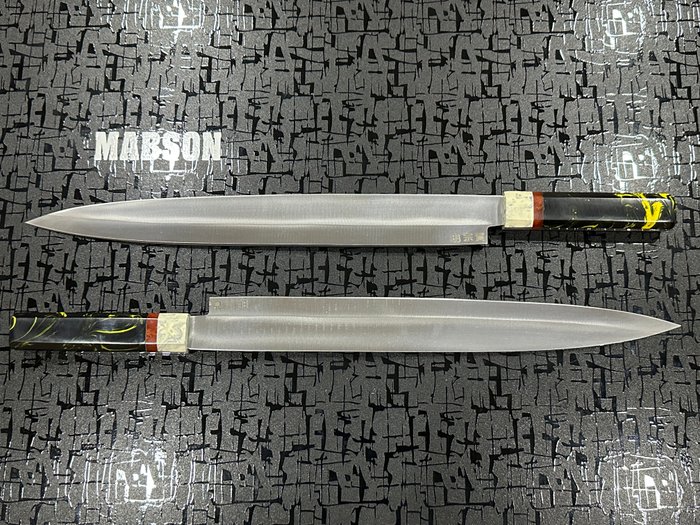 Burja - Køkkenkniv - Chef's knife -  Hamrede special D2 stål japanske kokkeknive - Ergonomisk design mix farve marmoreret harpiks håndtag - Japan