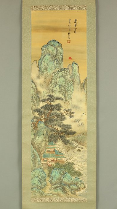 Mount Horai Rising Sun Cranes Mountain Landscape Pine Bamboo Plum Trees with Original Box (Tomobako) - with signature 'Ryugai' 柳厓 and seal 'Ryugai Kiin' 柳厓 己印 - Japan  (Ingen mindstepris)