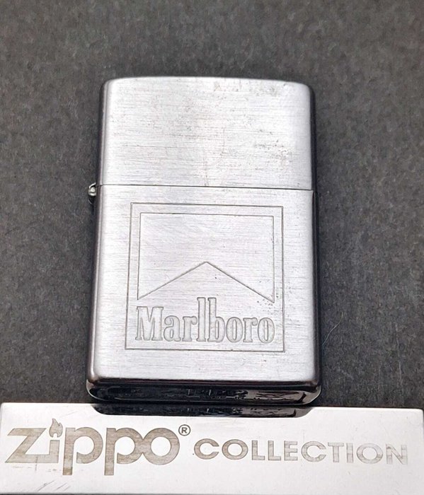 Zippo Y Cenicero Marlboro Año 1999 Mes Noviembre - Lighter - Stål