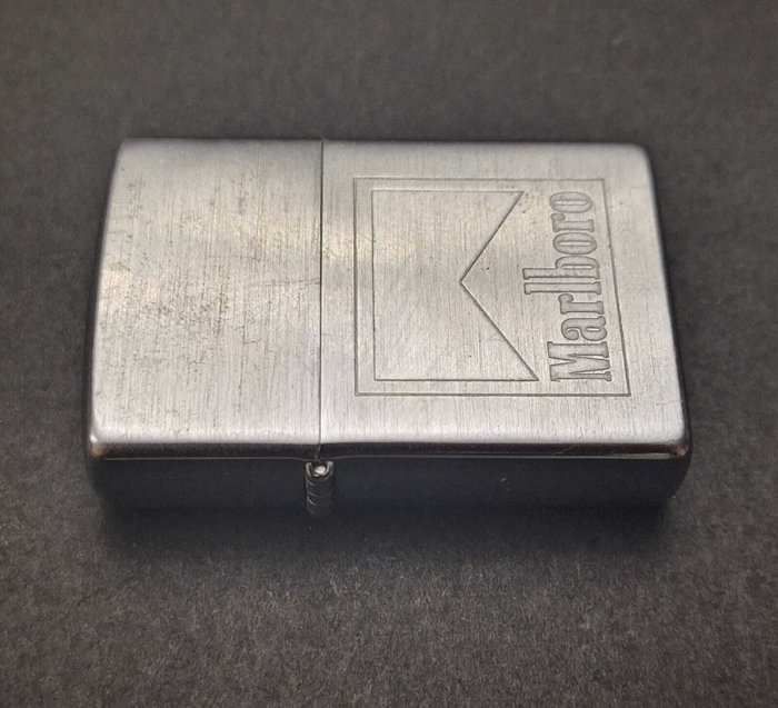 Zippo Y Cenicero Marlboro Año 1999 Mes Noviembre - Lighter - Stål