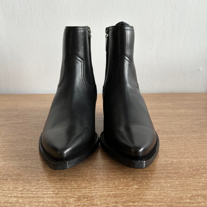 Yves Saint Laurent - Støvler - Størelse: Shoes / EU 38