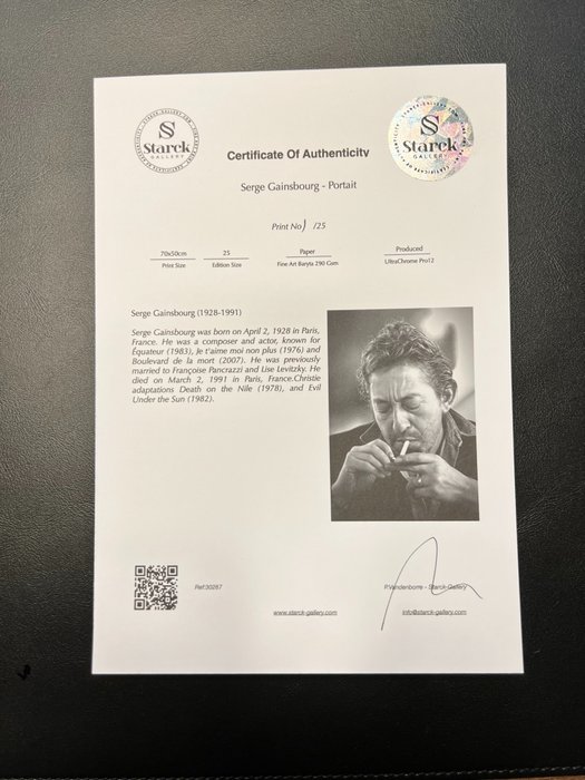 Serge Gainsbourg - Portait - Fine Art Photography - Luxury Wooden Framed 70X50 cm - Limited Edition Nr 03 of 25 - Serial ID 30287 - Amstel Wasproducten, Original Certificate (COA), Hologram Logo Editor and QR Code - 100% New items.