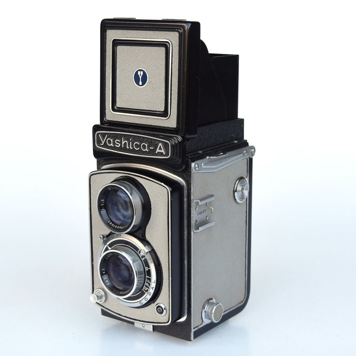 Yashica A grey To-øjet spejlreflekskamera (TLR)