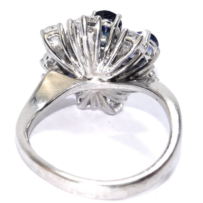 Ring - 18 kraat Hvidguld -  2.06ct. tw. Diamant (Natur)  - Safir - Gratis størrelsesændring EU50-60