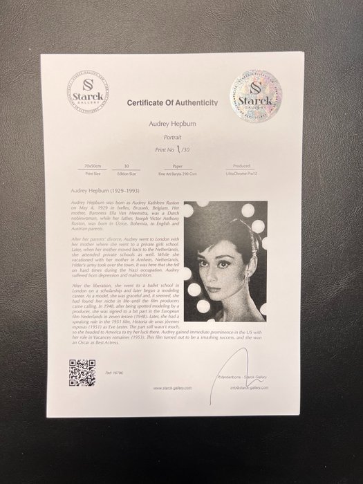 Audrey Hepburn Portrait - Fine Art Photography - Luxury Wooden Framed 70X50 cm - Limited Edition Nr 02 of 30 - Serial ID 16786 - Original Certificate (COA), Hologram Logo Editor and QR Code - 100% New items.