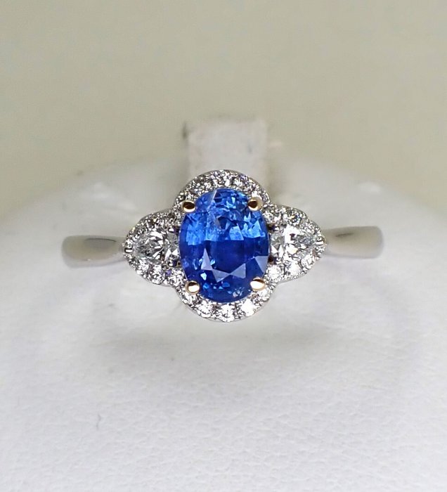 Ring - 18 kraat Hvidguld -  1.49ct. tw. Safir - Diamant - fine smykker