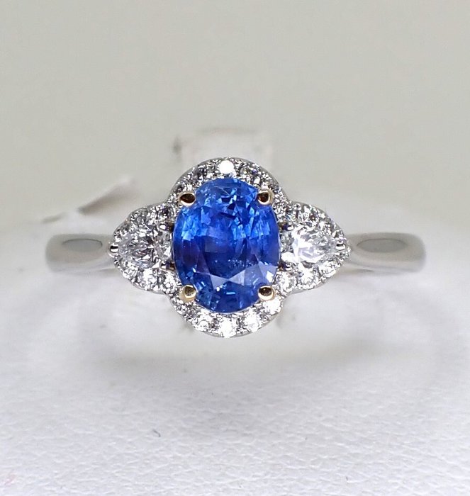 Ring - 18 kraat Hvidguld -  1.49ct. tw. Safir - Diamant - fine smykker