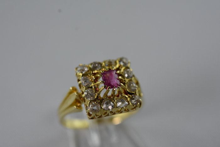 14 karat Gulguld - Ring - 0.50 ct Rubin - Diamanter