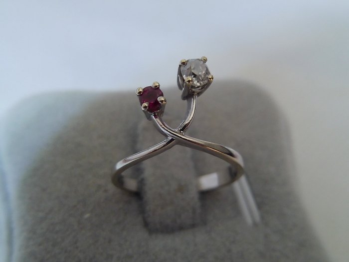 Ingen mindstepris - Ring - 18 kraat Hvidguld - Diamant - Ruby