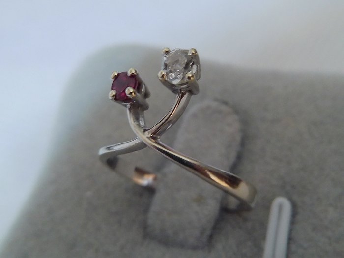 Ingen mindstepris - Ring - 18 kraat Hvidguld - Diamant - Ruby