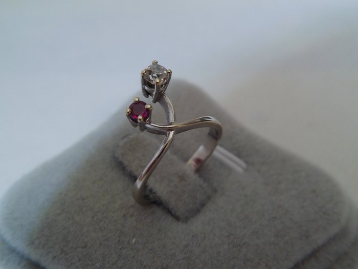 Ingen mindstepris - Ring - 18 kraat Hvidguld - Diamant - Ruby